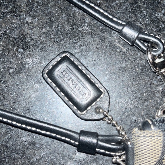 Coach wristlet - Picture 3 of 4